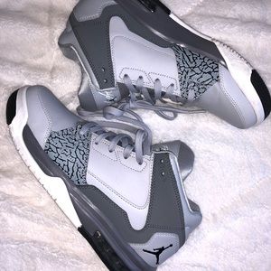 Jordan Sneakers Boys Size 7, Women’s 8.5